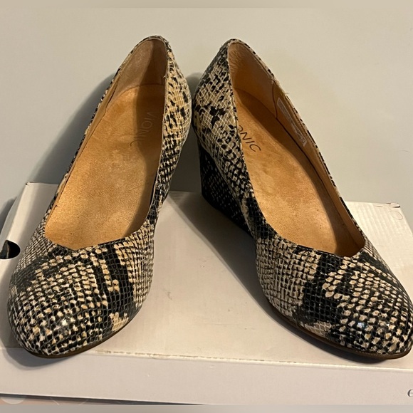 Vionic Snakeskin Patterned Wedge Heels - Picture 10 of 15